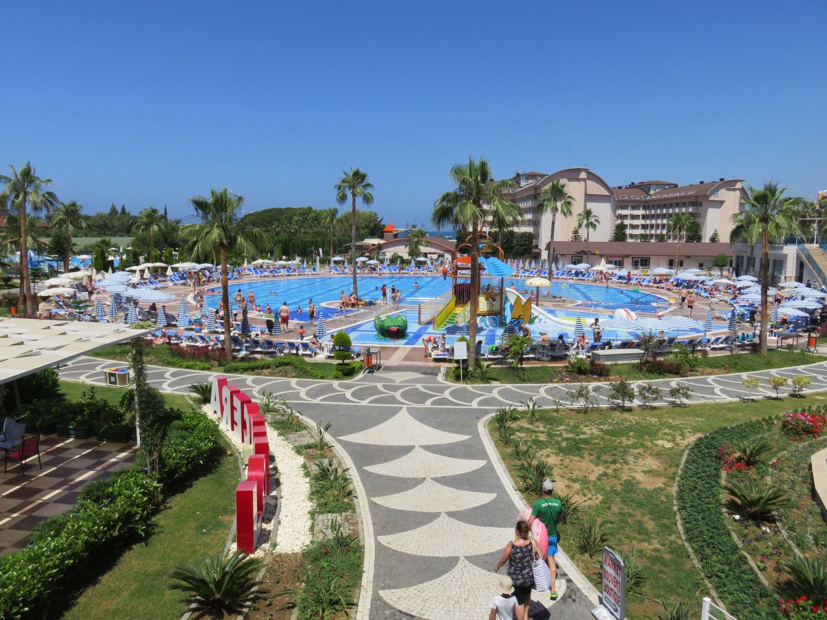 imagini hotel LONICERA RESORT